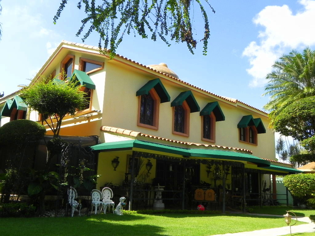 Lujosa Casa en Venta en Bella Vista Sur Próximo al Parque Mirador Sur ID 1833