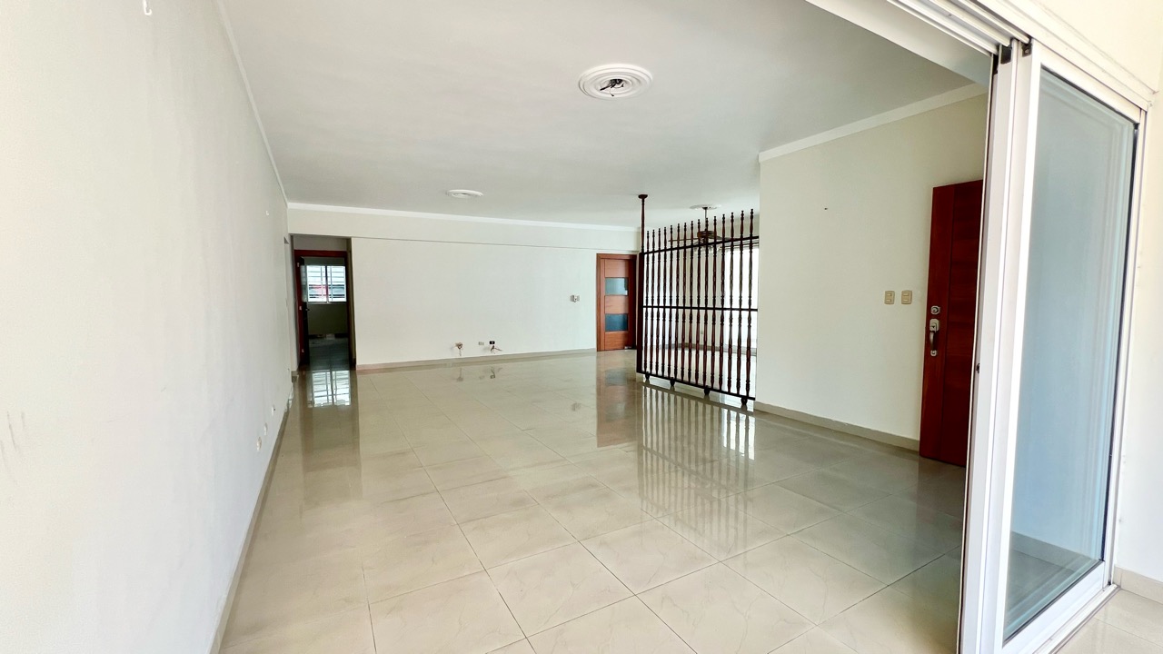 Lujoso Apartamento con Amplia Terraza en Venta en Naco, Santo Domingo ID 3321